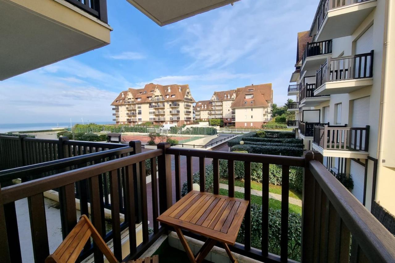 Studio In Front Of Marcel Proust Promenade Cabourg Exterior photo